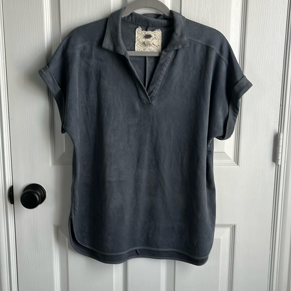 Cupid dark gray short sleeve top
